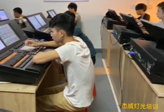 舞台灯光师培训 杰威灯光培训“第163届”学员现场实拍