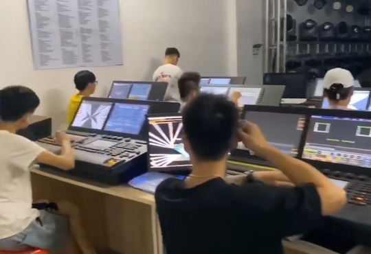 舞台灯光师培训 杰威灯光培训“第170届”学员现场实拍